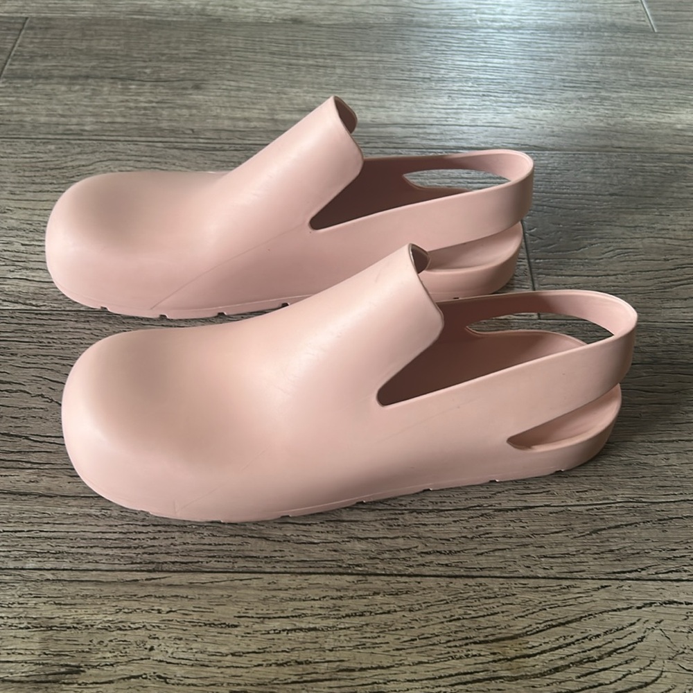 Bottega Veneta  Pink Clogs